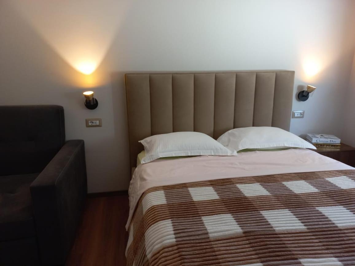 Penthouse Rooms & Aparts ติรานา ภายนอก รูปภาพ