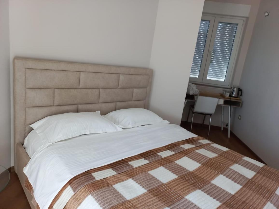 Penthouse Rooms & Aparts ติรานา ภายนอก รูปภาพ