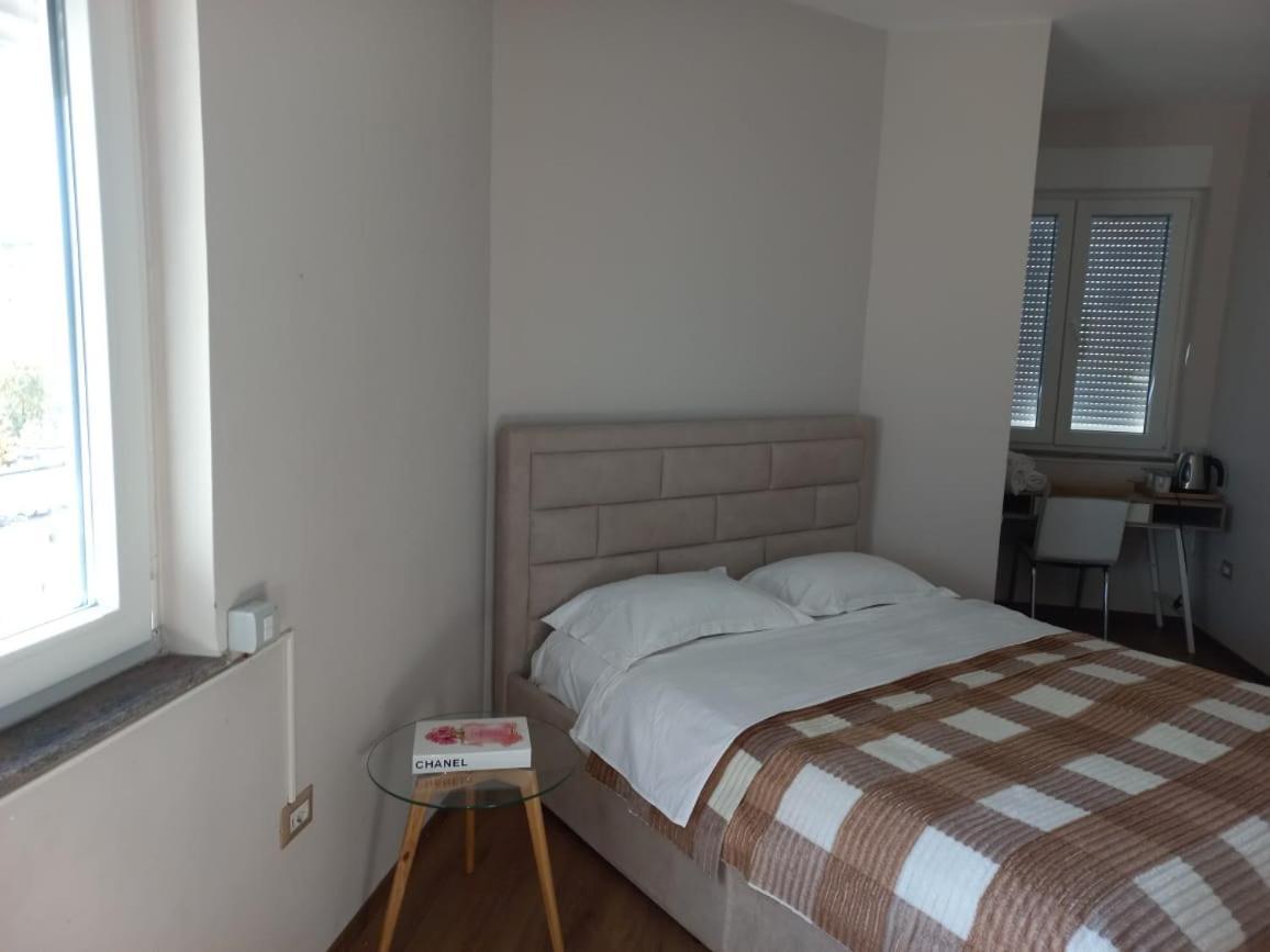 Penthouse Rooms & Aparts ติรานา ภายนอก รูปภาพ