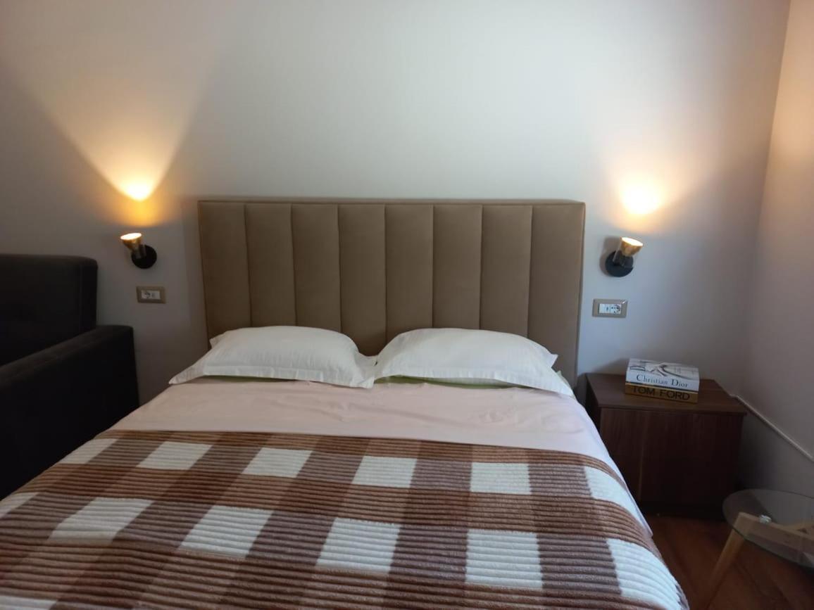 Penthouse Rooms & Aparts ติรานา ภายนอก รูปภาพ