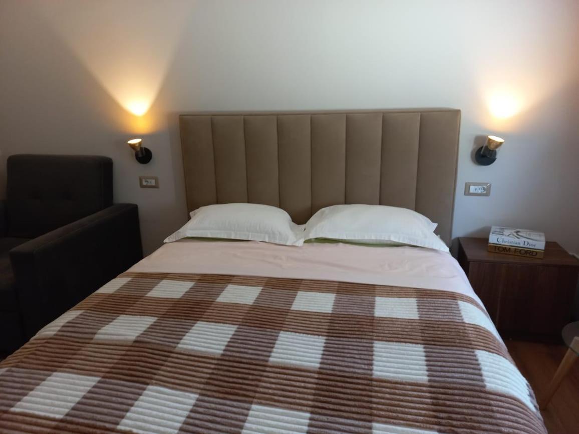 Penthouse Rooms & Aparts ติรานา ภายนอก รูปภาพ