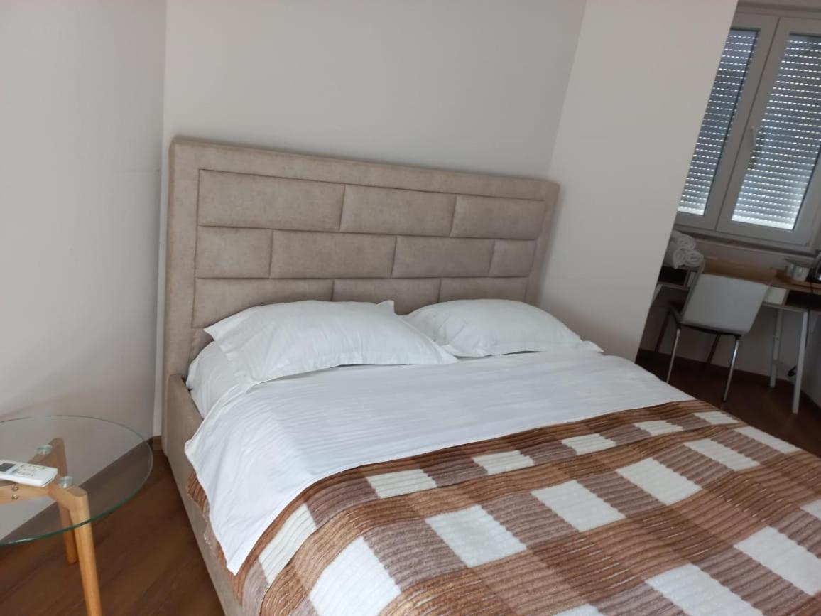 Penthouse Rooms & Aparts ติรานา ภายนอก รูปภาพ